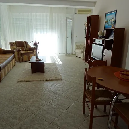 Aparthotel Club Topaz 2*