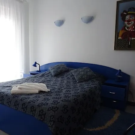 Club Topaz Aparthotel 2*