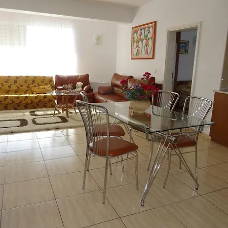 Club Topaz Aparthotel